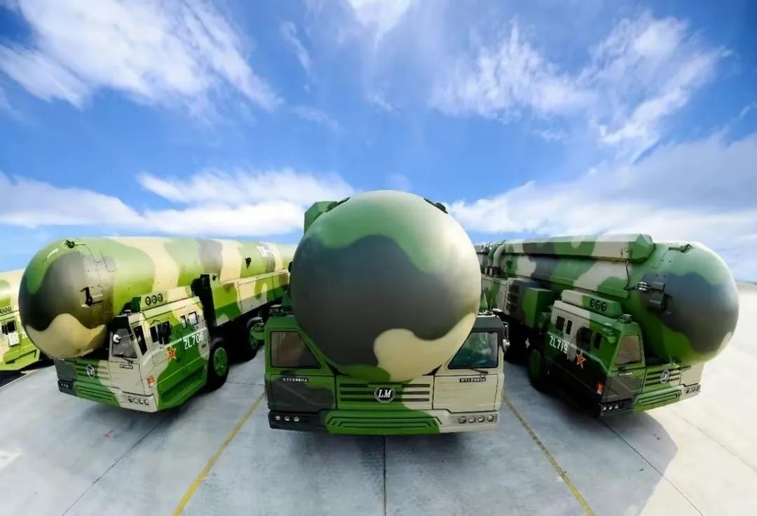 印度认为，中国大概只有1000枚导弹库存，假如大规模战争爆发，5天都撑不了，而印