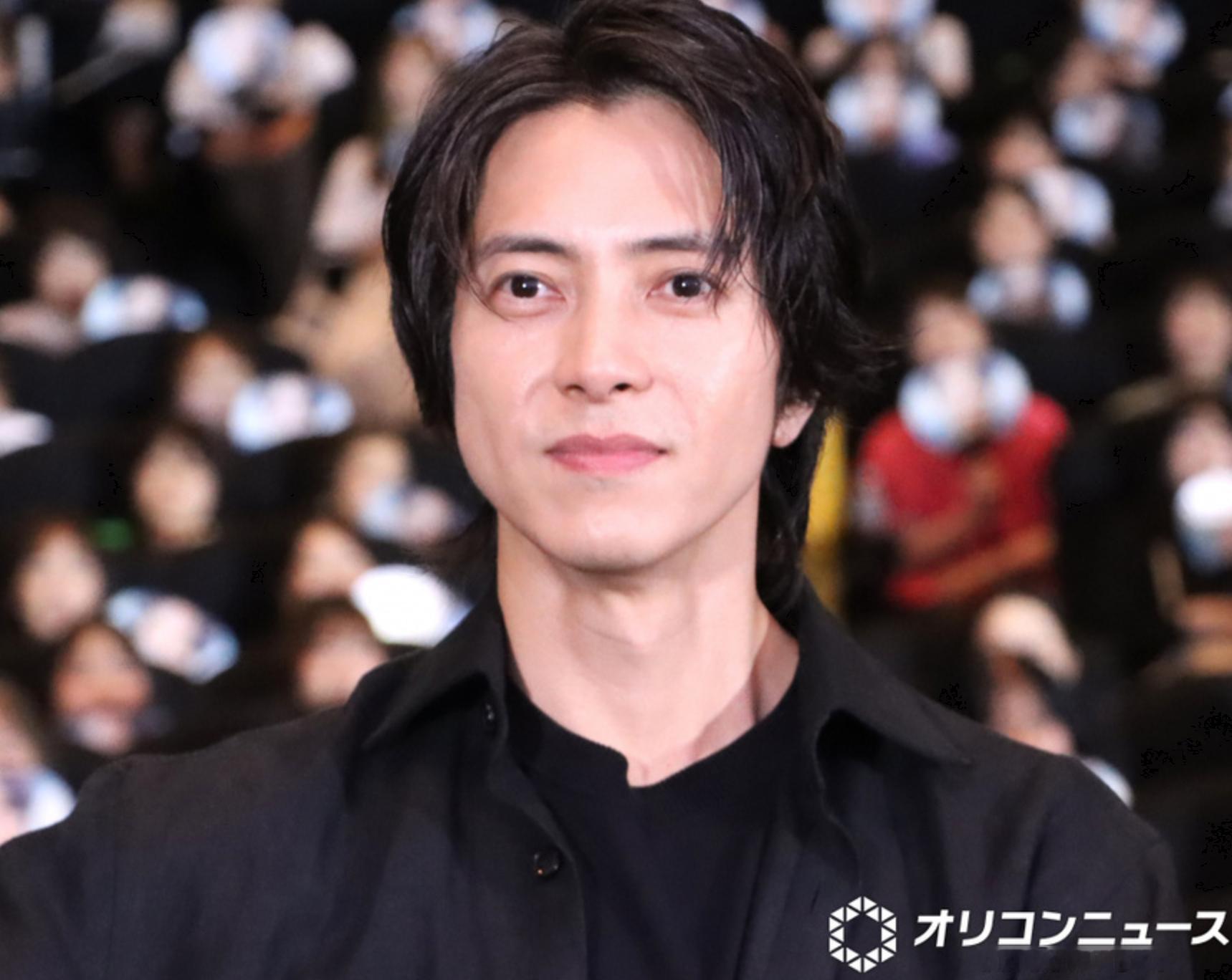 山下智久现身新电影《正直不动产》舞台见面会26日，演员山下智久在大阪出席其主演电