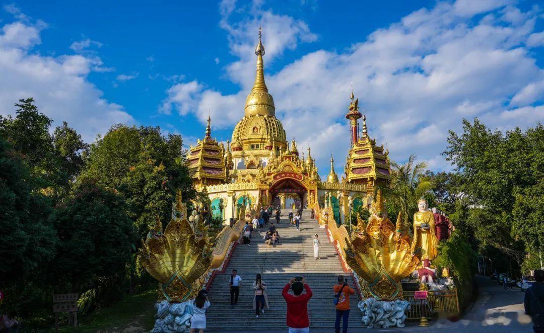 谁说云南旅行人挤人，芒市这个宝藏边境城市真的太舒服了，物价超低，金塔银塔出片率拉