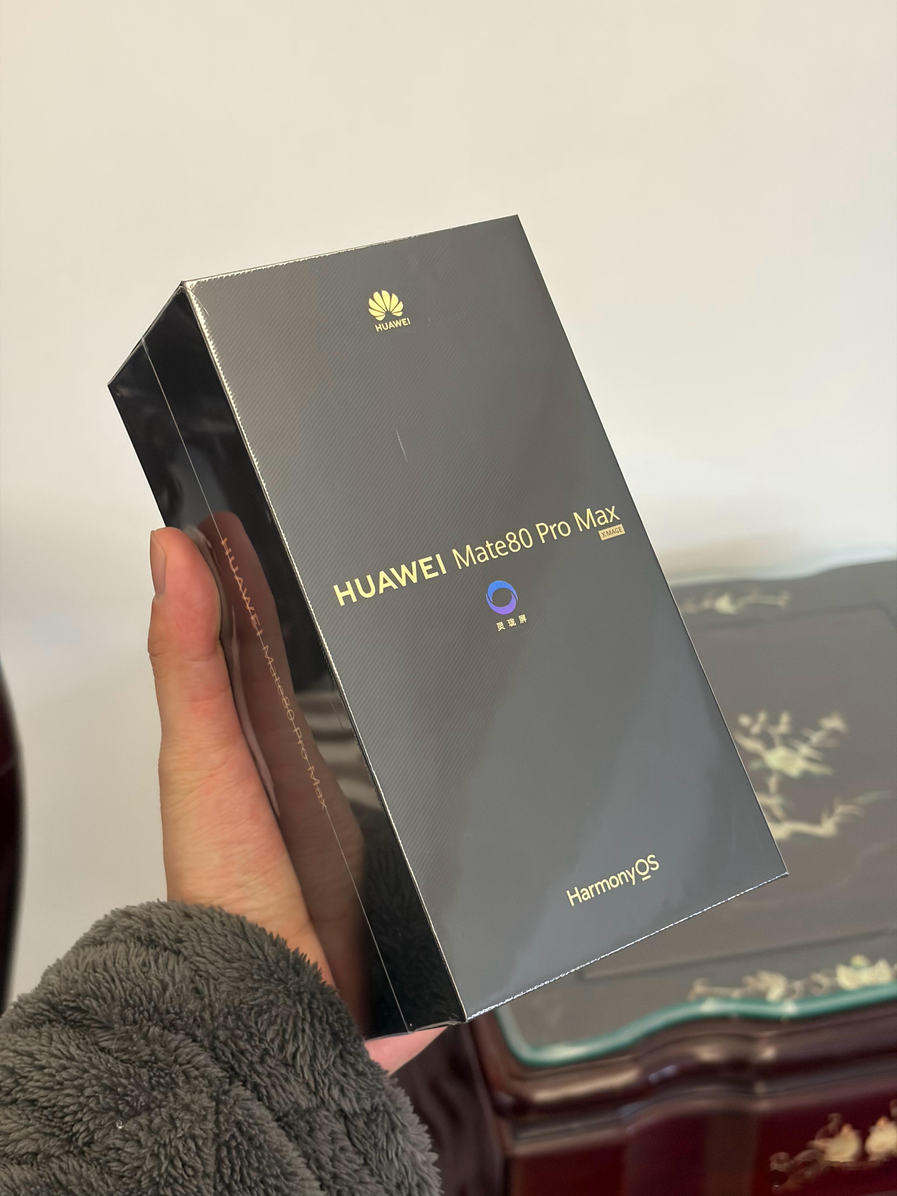 原价买到了华为Mate80 Pro Max！金色质感无敌，很好看。如果能抢到的话