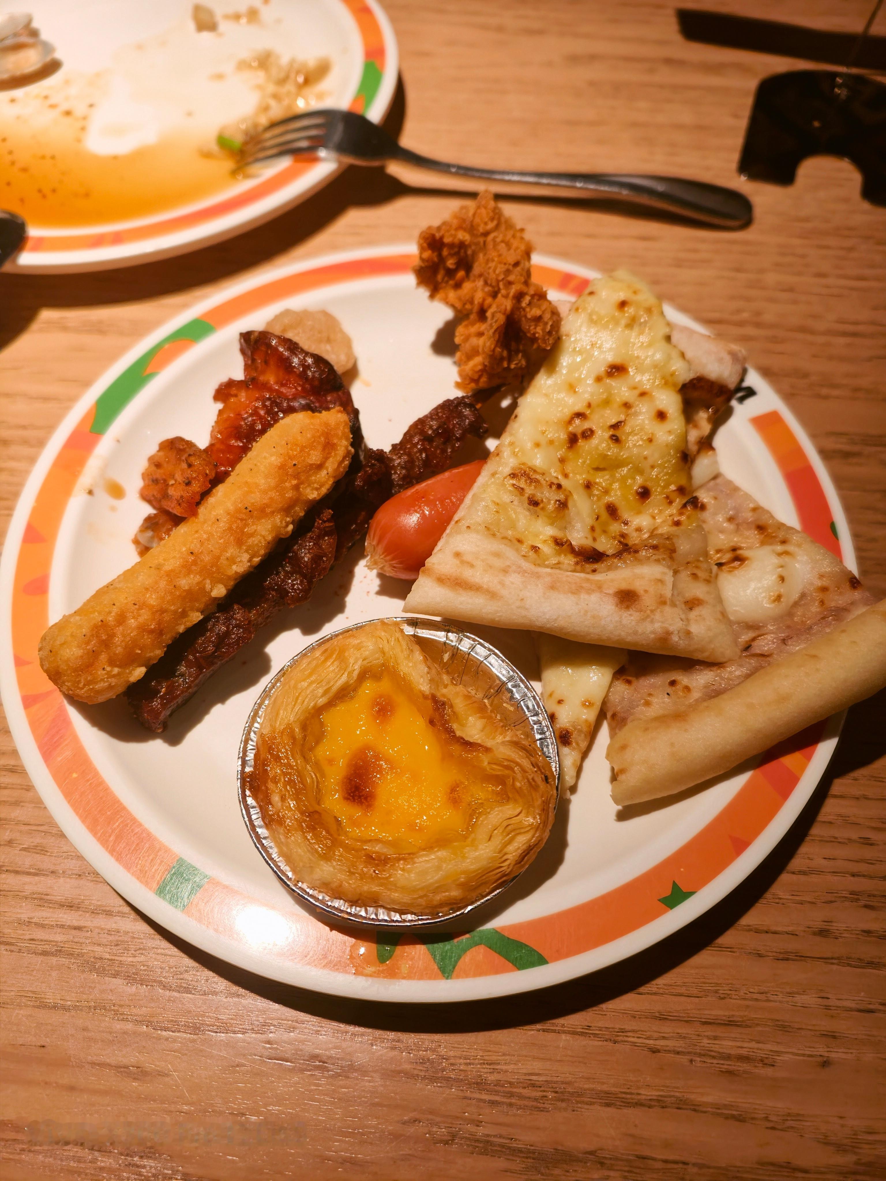 ！！！来比格披萨吃自助了，吃了几块披萨感觉已经饱了，血亏啊鲨鱼的日常生活