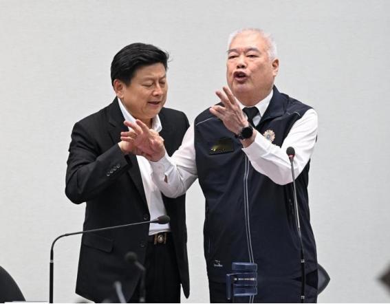 如果台湾不战而统。国民党或者民进党执政者，暗中以大陆领导取得共识，在二十四小时内