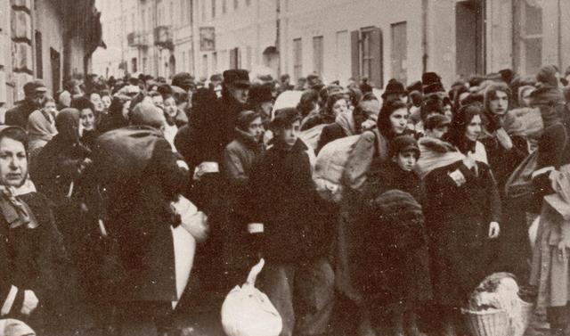 二战时期，纳粹德国以极端种族主义推行“雅利安优越论”，犹太人成为系统性迫害的对象