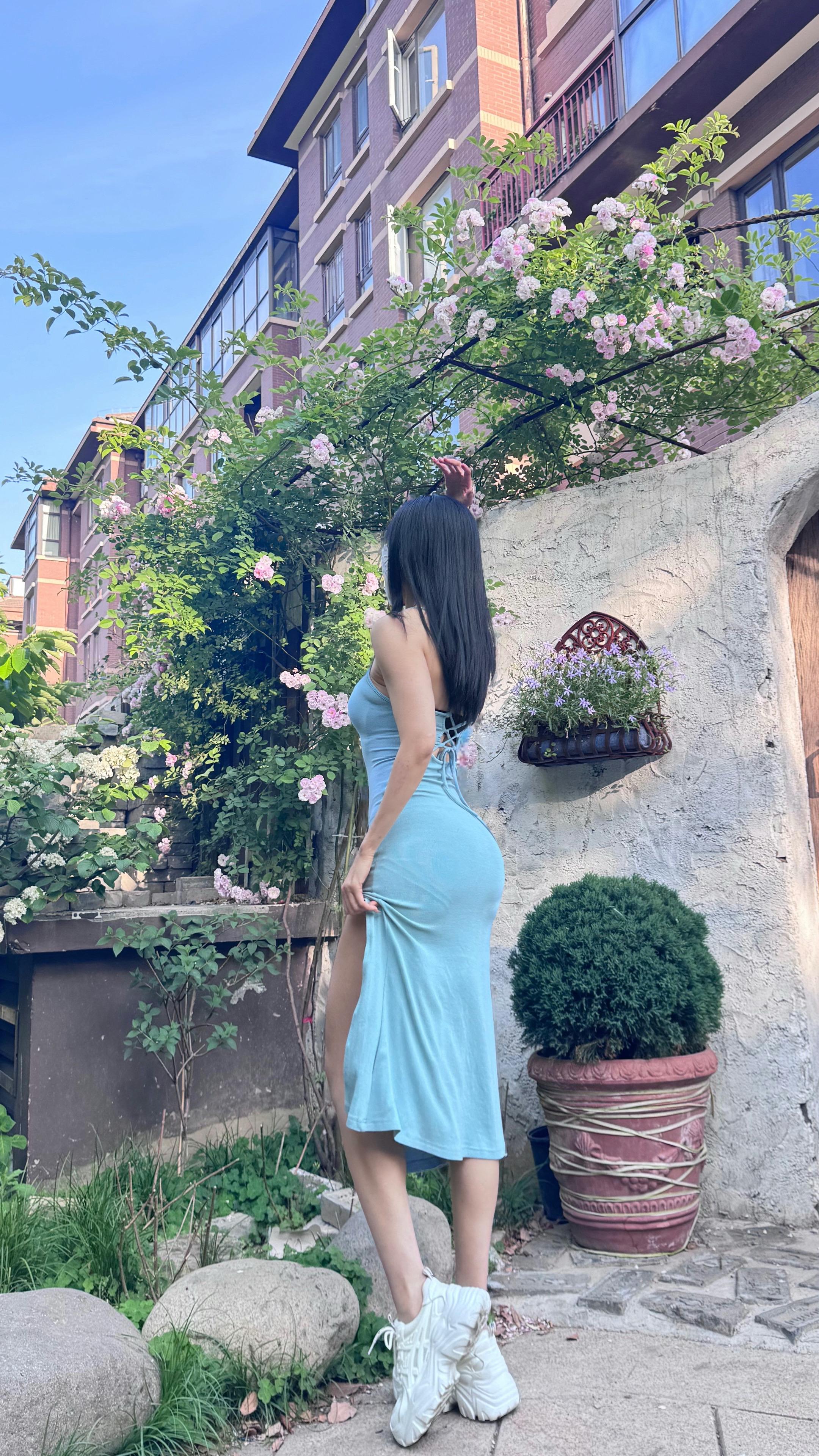 不同的年纪，演绎着不同的自己，风华是一指流沙，苍老是一段年华，青春是一...