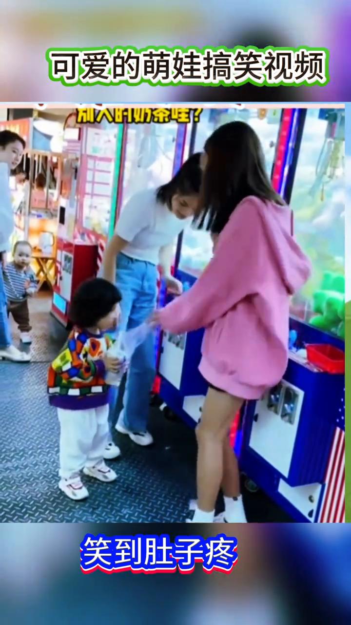 可爱的萌娃搞笑视频。
宝宝又困又饿，笑到肚子疼。如果不是亲眼所见，我是万万不敢相