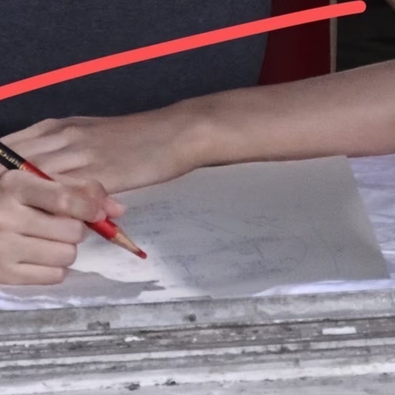 彩铅不是写重生日记的，是写死亡笔记的，晕呐就这样独自在出租屋里上演悬疑破案文学，