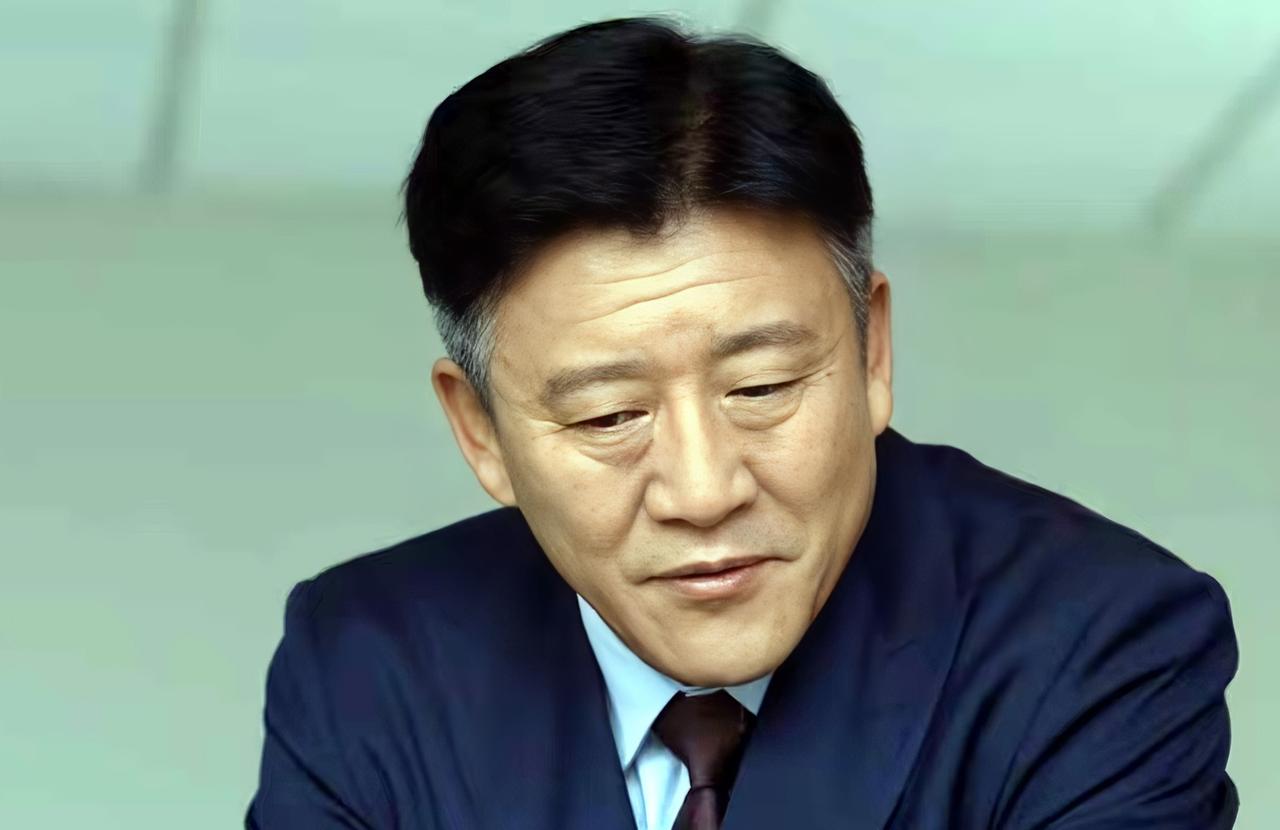 《绝密较量》：漏洞实在太多了，数都数不过来！

大概说两个：

1.同样是国安题