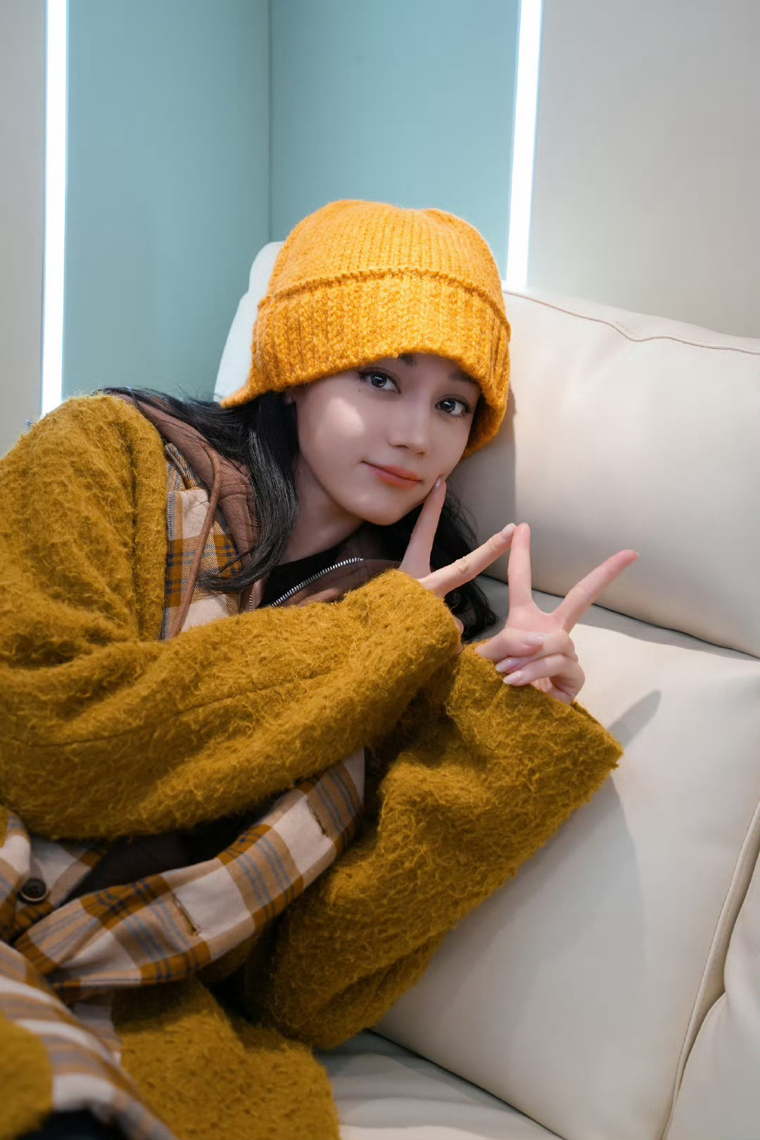 迪丽热巴衣服不是起球是姐姐的时尚 迪丽热巴衣服不是起球是姐姐的时尚，超美的热巴又