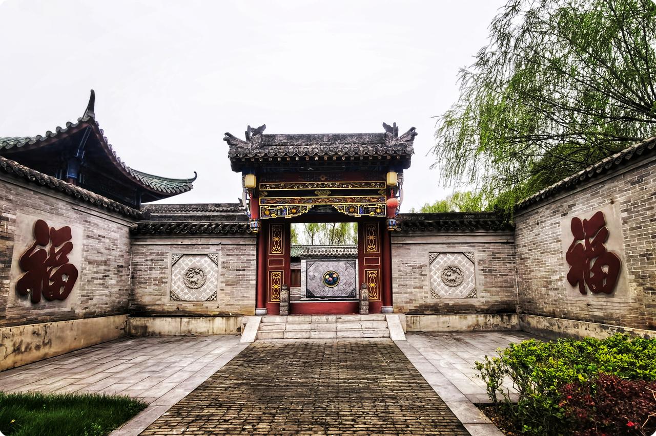 邂逅武汉园博园晋中馆
在武汉园博的广袤天地，晋中馆似晋风佳酿悄然伫立。带着太行的