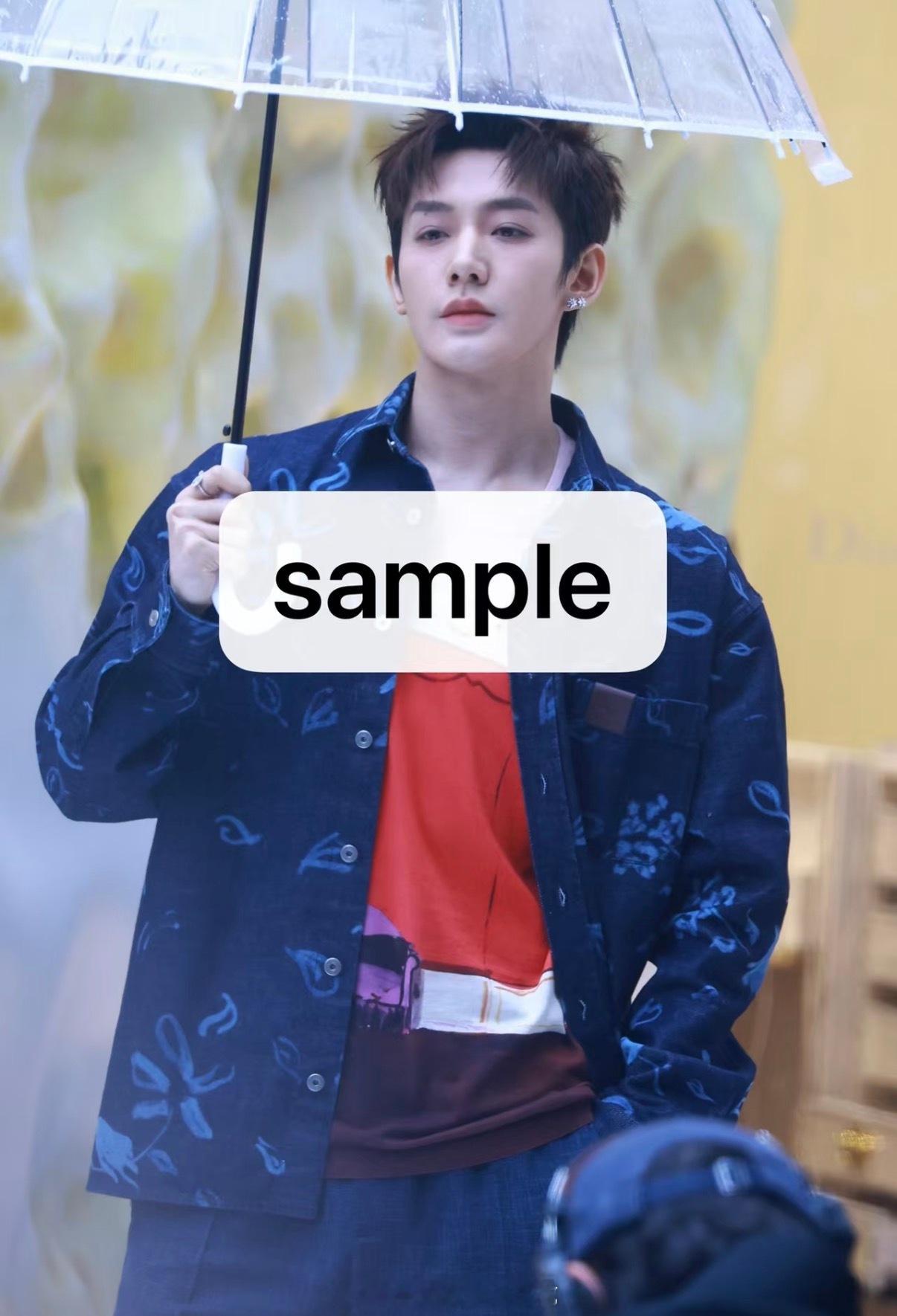 邓为南京迪奥线下活动状态邓为藏蓝色印花衬衫 帅帅的很安心 