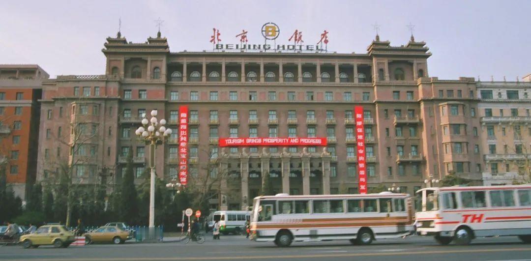 1949年，205师师长在北京饭店柜台观察一眼，敏锐发现眼前的人竟是特务身份！