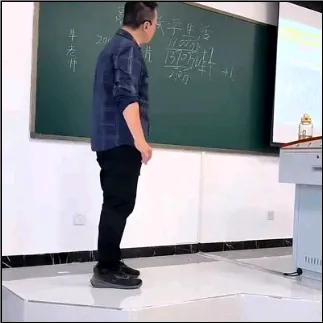 这才是真正的好老师！”大学生们抱怨2000生活费不够，老师一番话，让学生们满脸愧