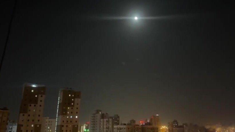 凤凰新闻【科威特美军基地遭袭，伊朗革命卫队：“打了就跑”的时代已经结束】当地时间