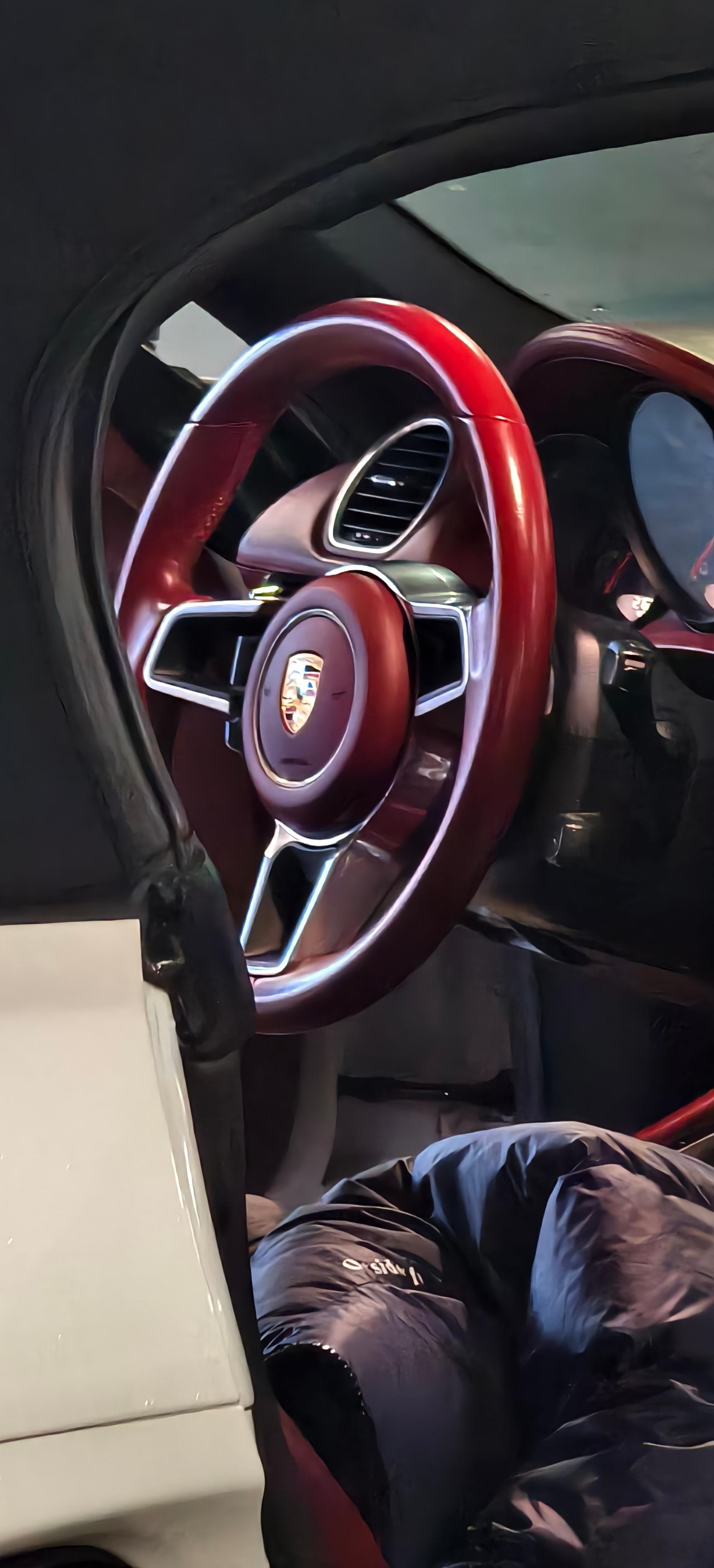 车是好车，就是这妹子练过铁砂掌？保时捷