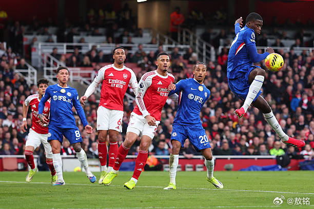 阿森纳vs切尔西 切尔西绝佳的机会，但20岁的塞内加尔中卫马马杜-萨尔技术实在是