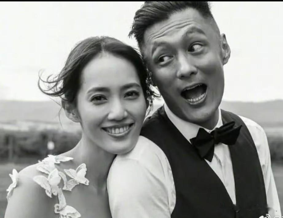 传言还是成真了
刚余文乐发文宣布与王棠云离婚
近9年的婚姻最后还是各奔东西
20
