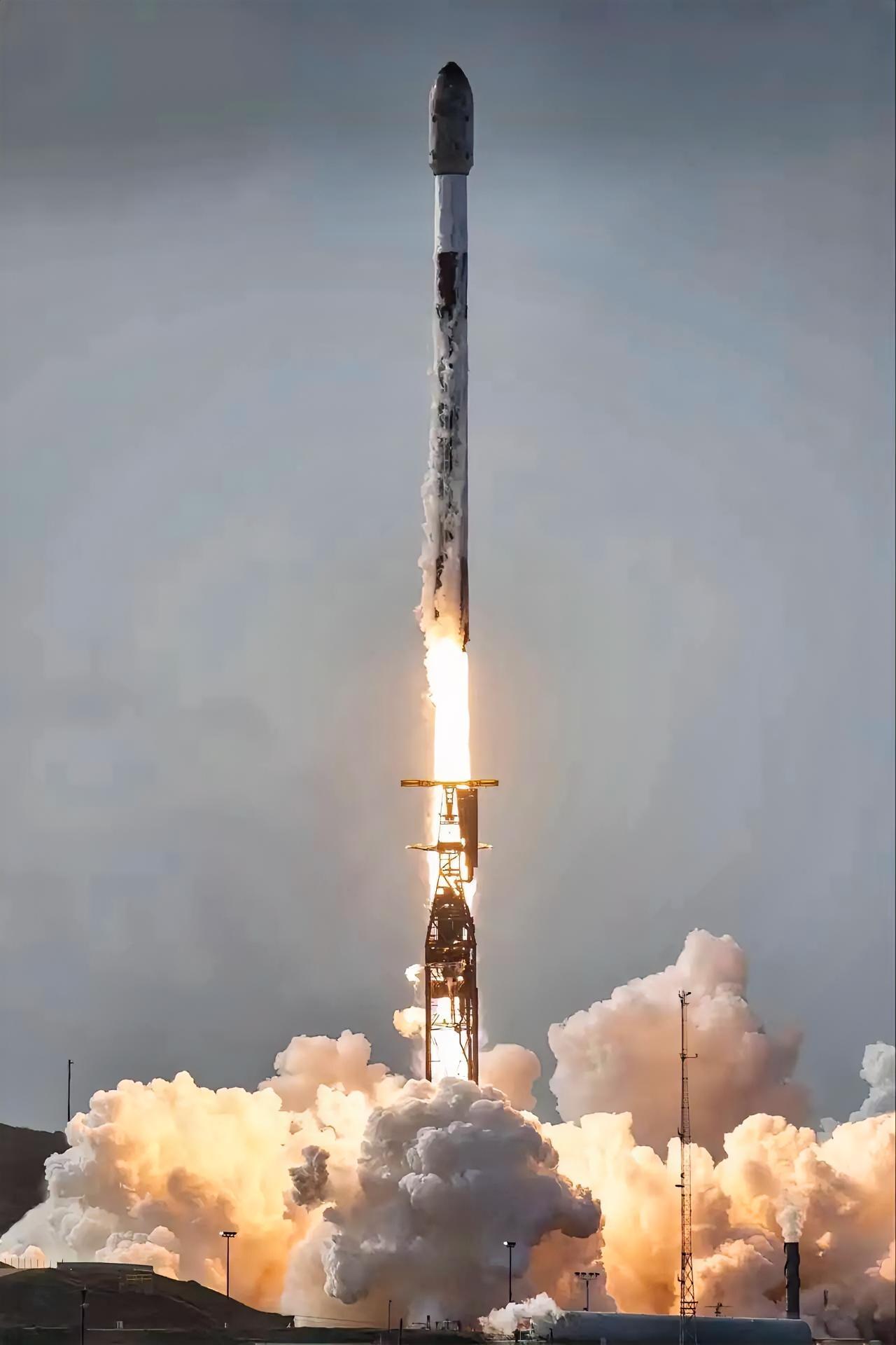 最新消息：据越南国家媒体周六报道，越南政府已批准SpaceX公司在该国推出星链（