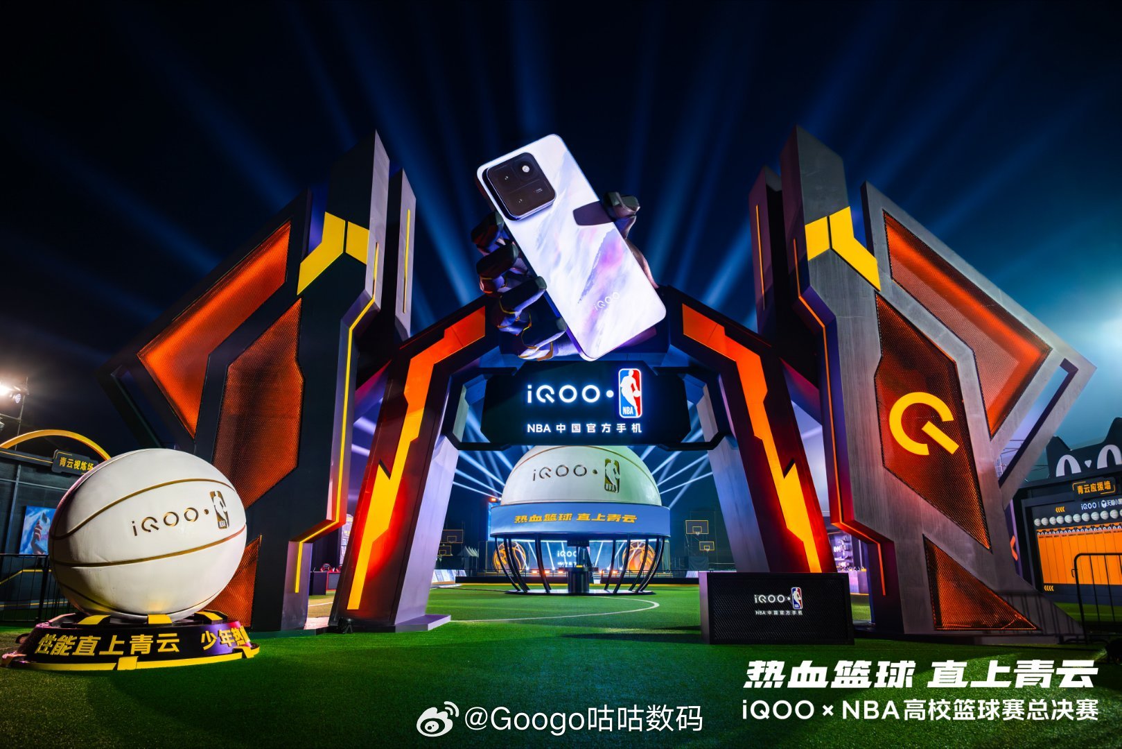 第四届 iQOOxNBA高校篮球赛总决赛蓄势待发！现场氛围可太棒了。比赛异常激烈
