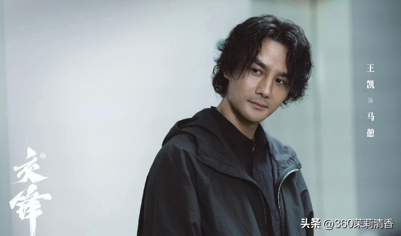 明天晚上19点30分，在CCTV‑8黄金强档，好剧来袭！国安题材新剧《交锋》在腾