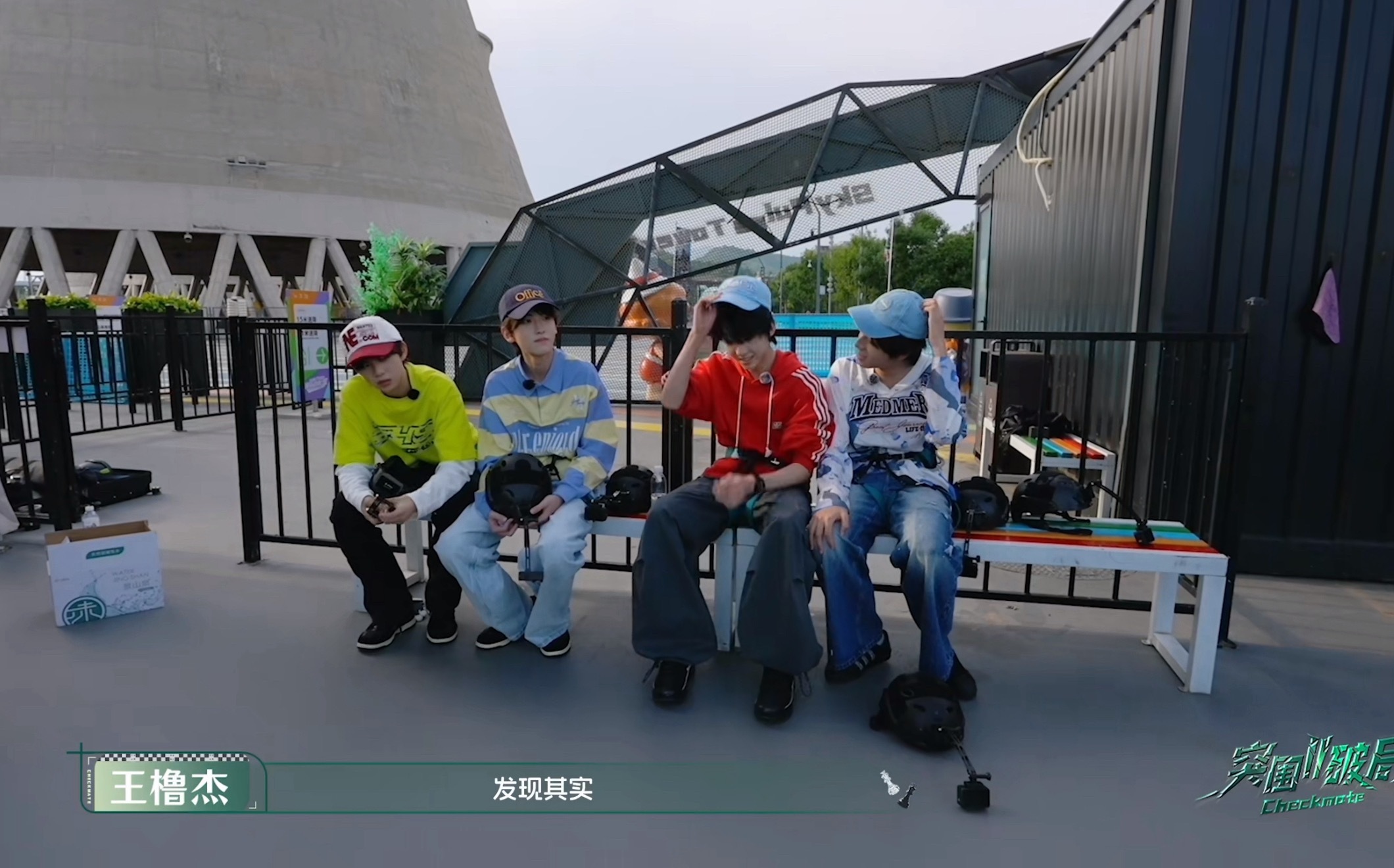 等一下 桂瑞你俩人呢 一个还没开始 一个已经跳完了 同组的人都在你俩去哪了 