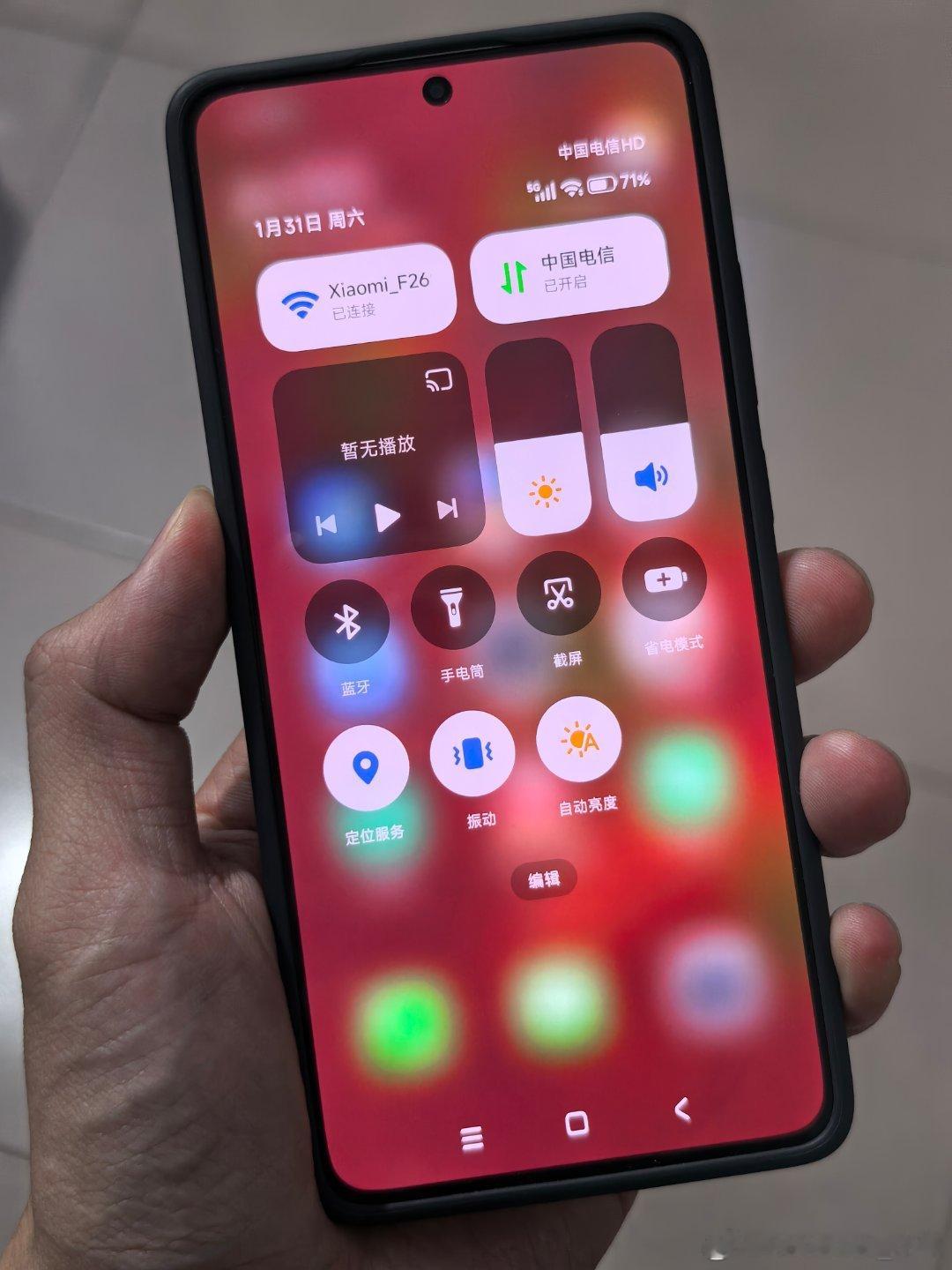 小米澎湃OS3控制中心，感觉比较花哨，也不能自主选择旧版中心了。