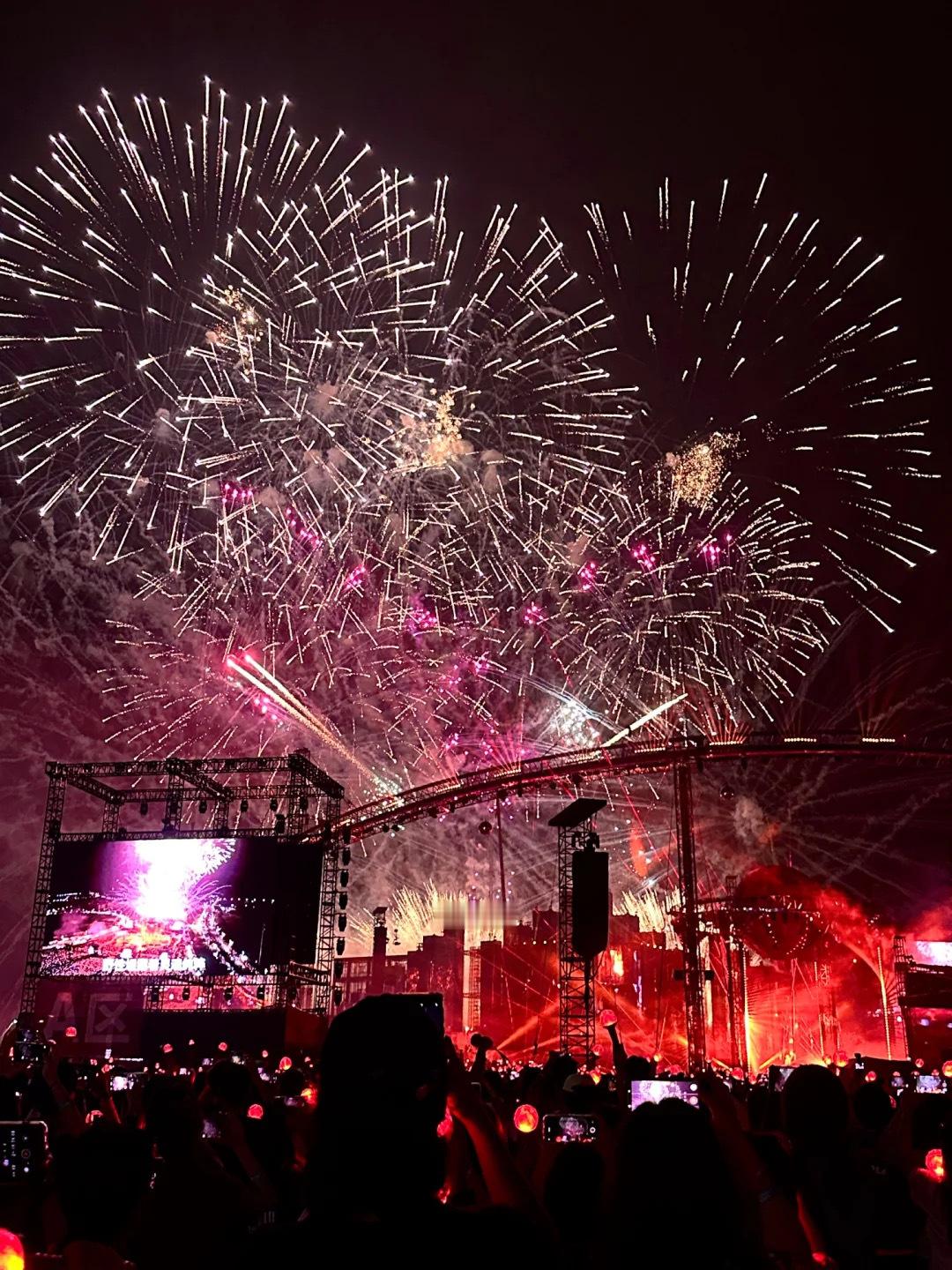 想烟花🎆华晨宇乐园