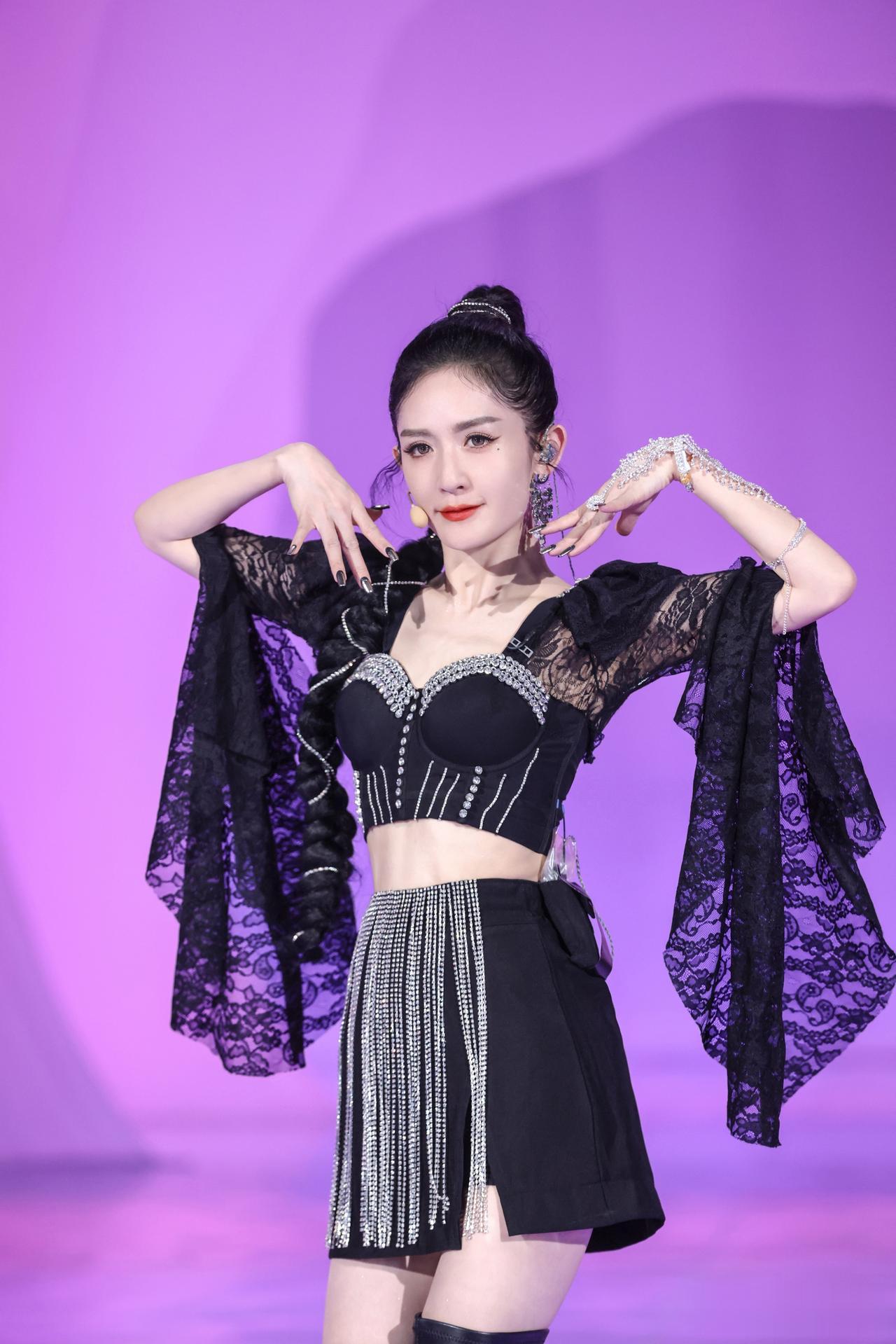 谢娜组《面纱》的公演舞台，一言难尽背后，揭示了1个真相...

《面纱》极具异域