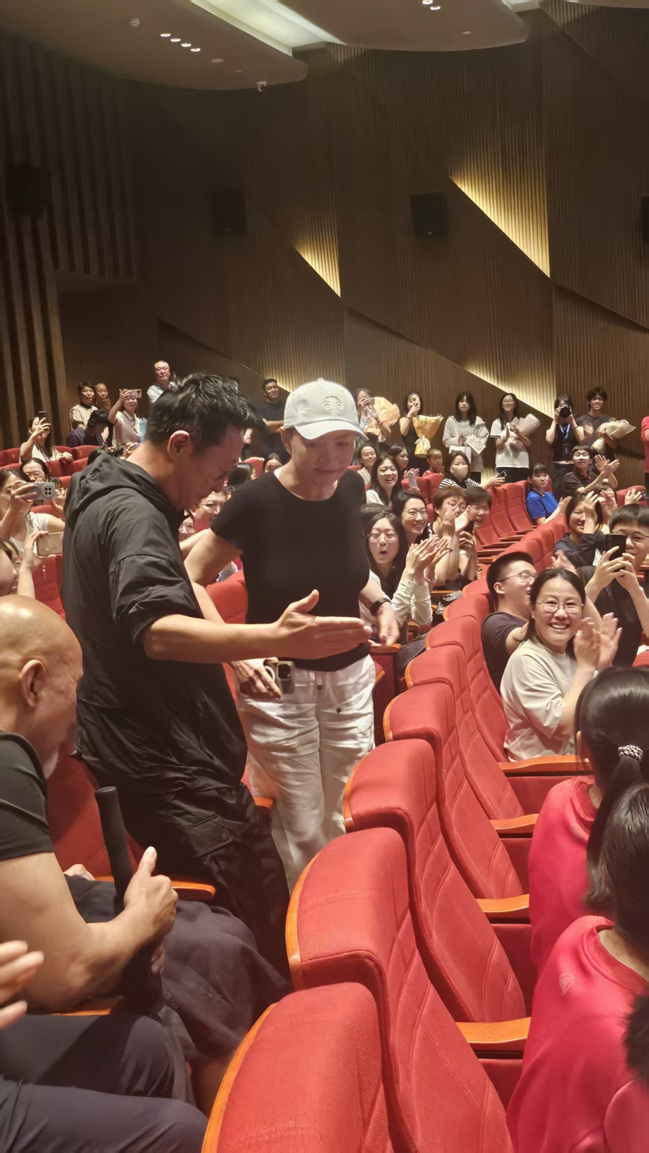 好暖心！林永健、宋丹丹还有姜妍都去现场看林大竣演话剧《十二公民》，演出结束还一起