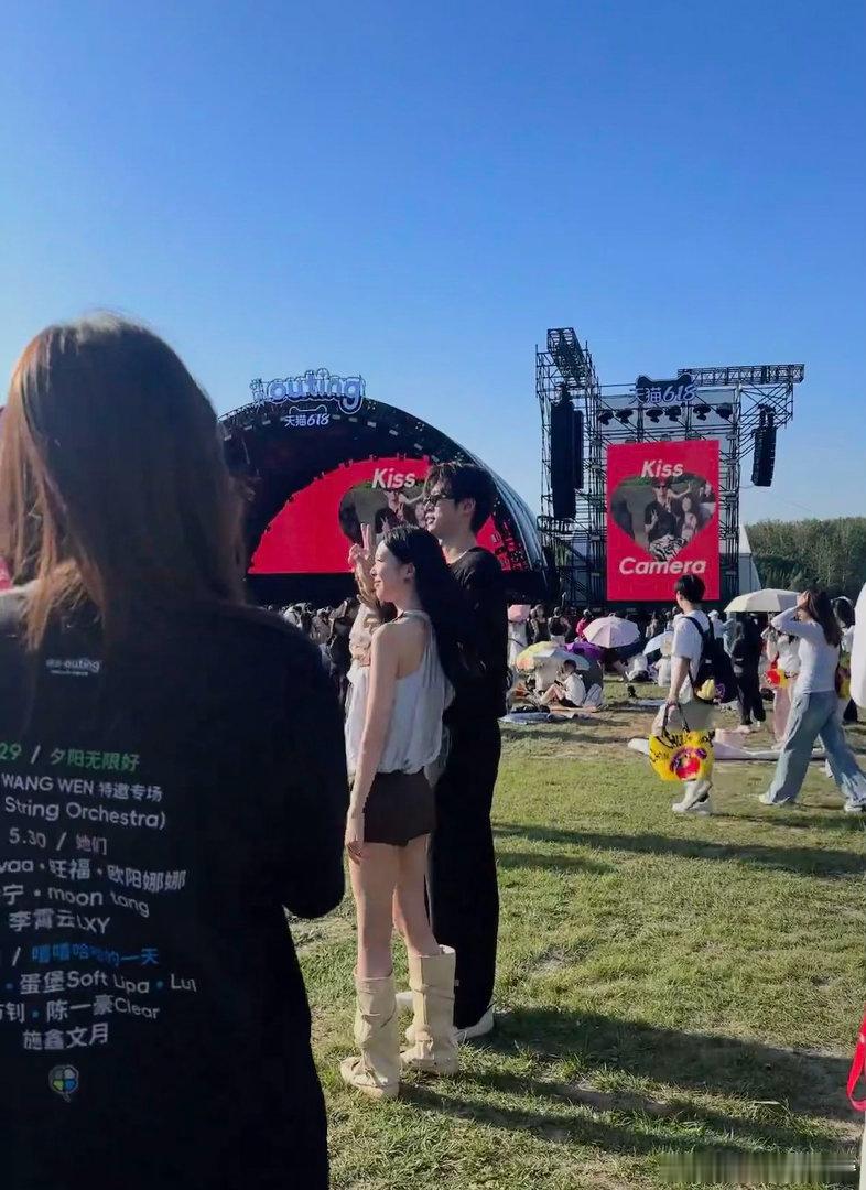 虾米音乐节偶遇怦然cp怦然心动20岁冬季 有一种风，是音乐节上吹来的晚风——带着