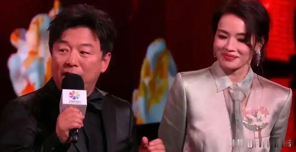 看不懂？舒淇在大陆的演艺圈怎么那么受欢迎，一直也没觉得舒淇有多漂亮，看过她的影片