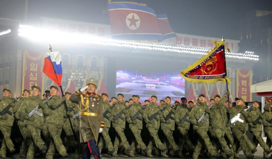 朝鲜再次盛大阅兵纪念“九代会”，两支海外部队方阵通过主席台

2026年2月25