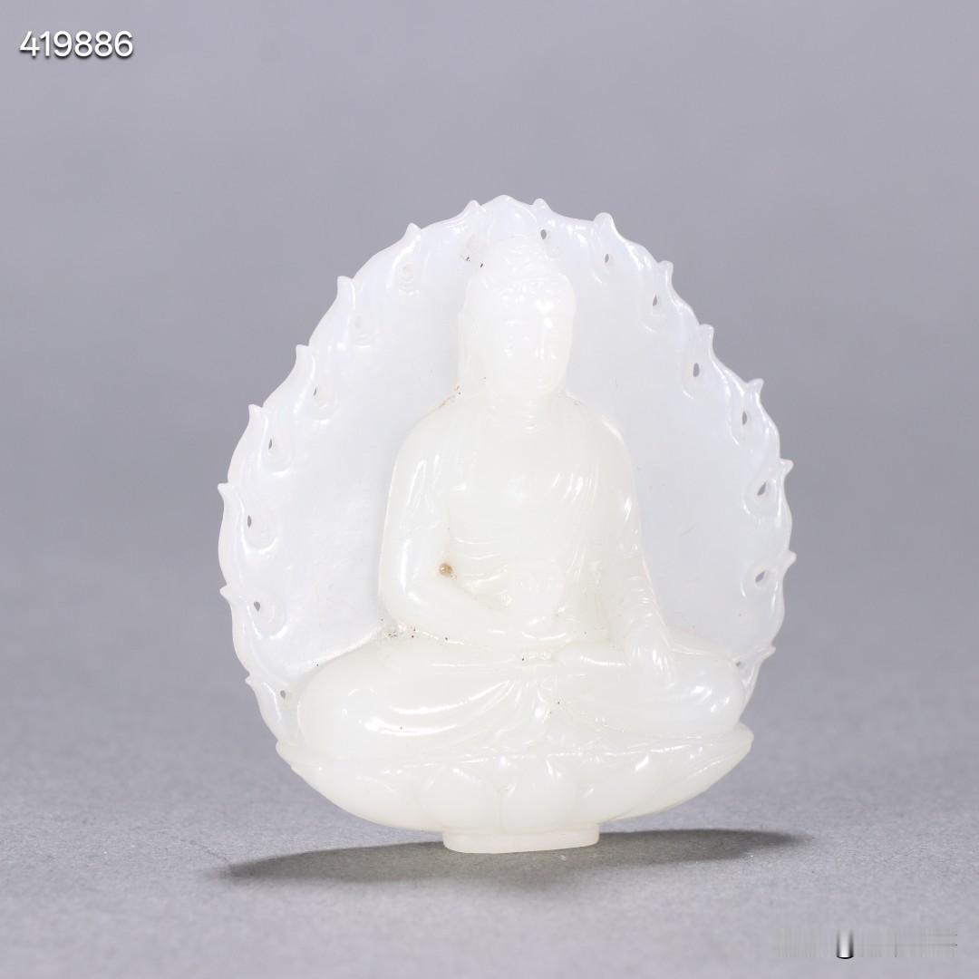 清 和田玉背光坐佛造像
规格：高5.1cm宽4.8cm