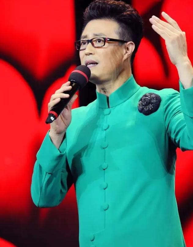 他是最重情义的主持，对瘫痪妻子不离不弃！儿子却成了"恶霸"？

这话传到白燕升耳