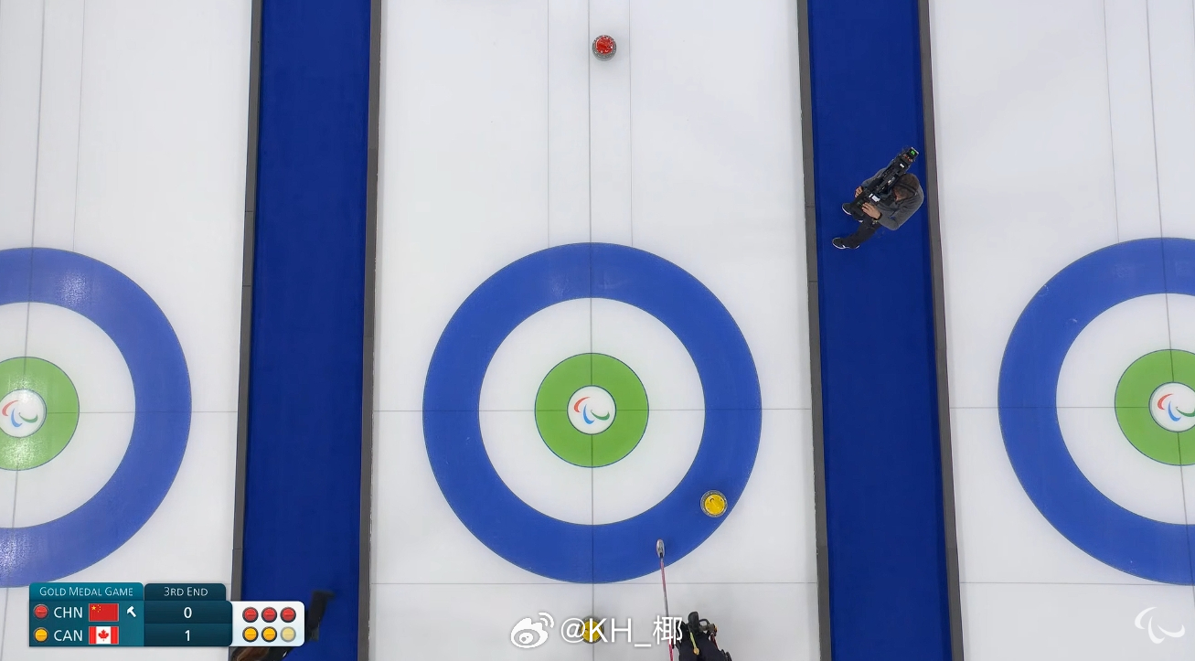 又是对面三垒大哥大失误，我们的机会！ 