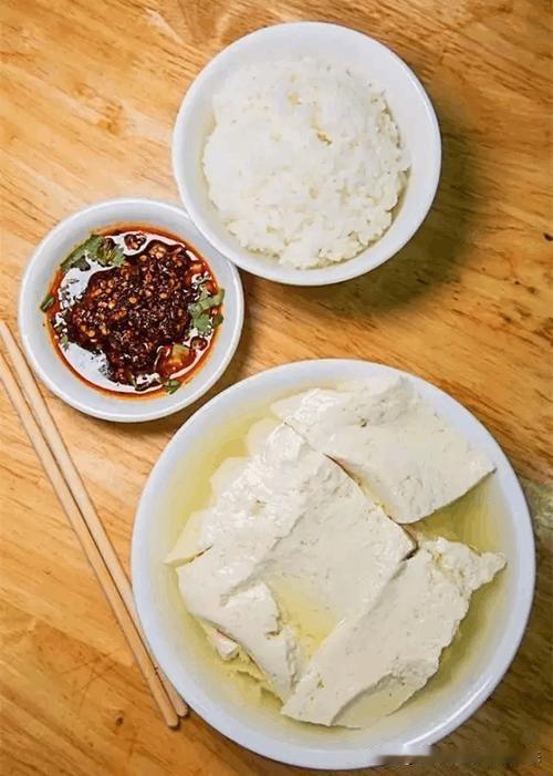 世界上什么地方的豆花饭最好吃?
四川人做的豆花最好吃。

     而最为经典的