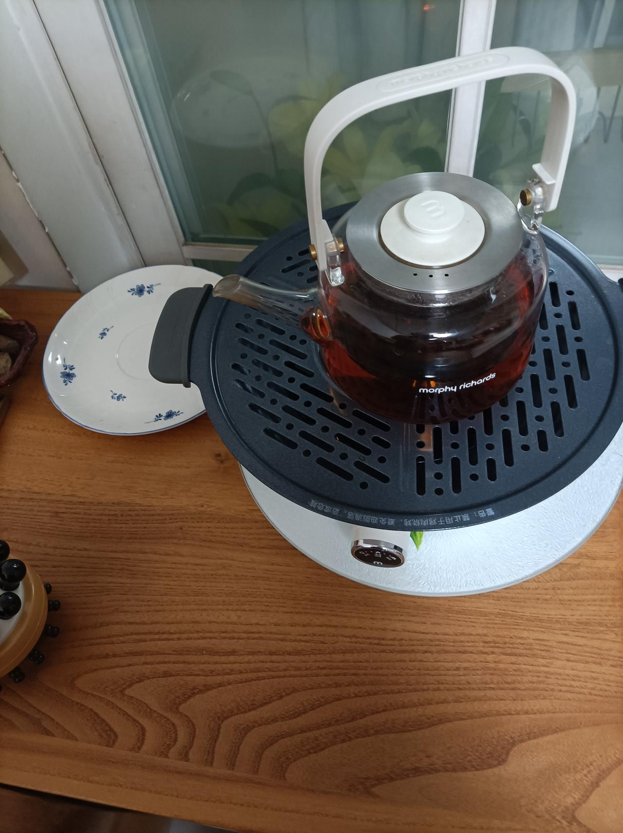 集卡领红包新年与家人在家里一起围炉煮茶，真是一种享受[呲牙]