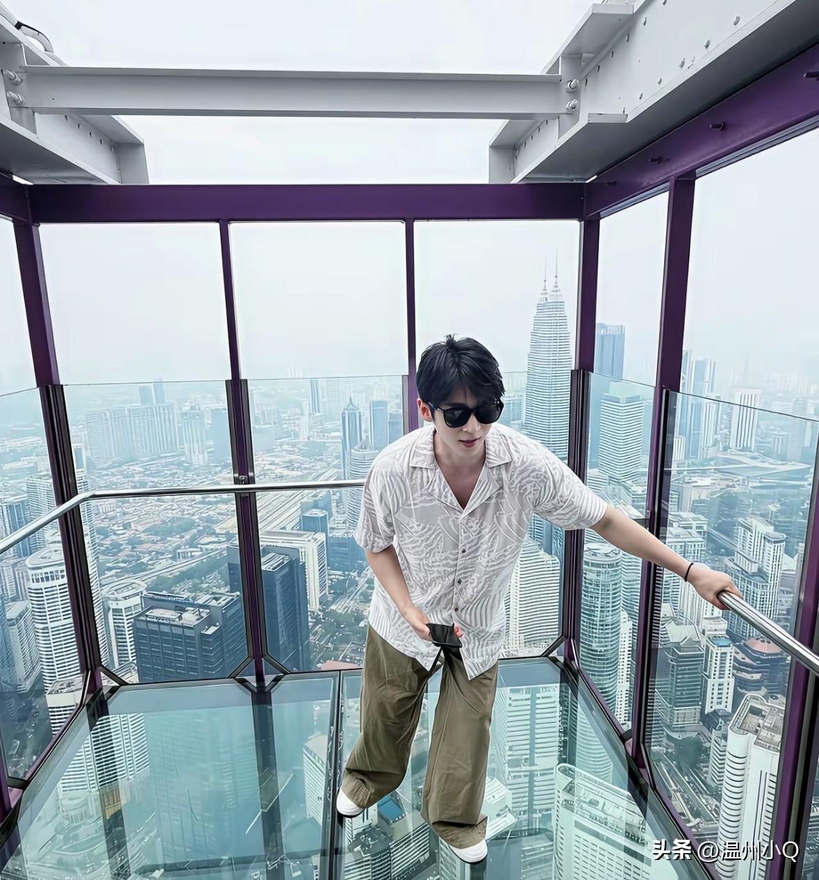 这个视角真的礼貌吗，181cm的丞磊被拍成了五五分，身高严重被压缩了许多。
