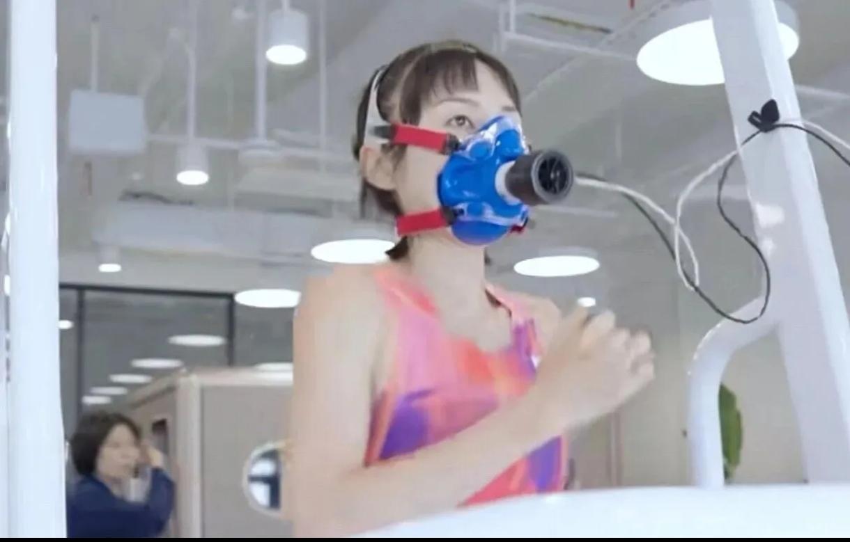 35岁才全职跑马，却拥有碾压顶尖选手的神仙体质，张水华的跑步天赋，简直太离谱了！