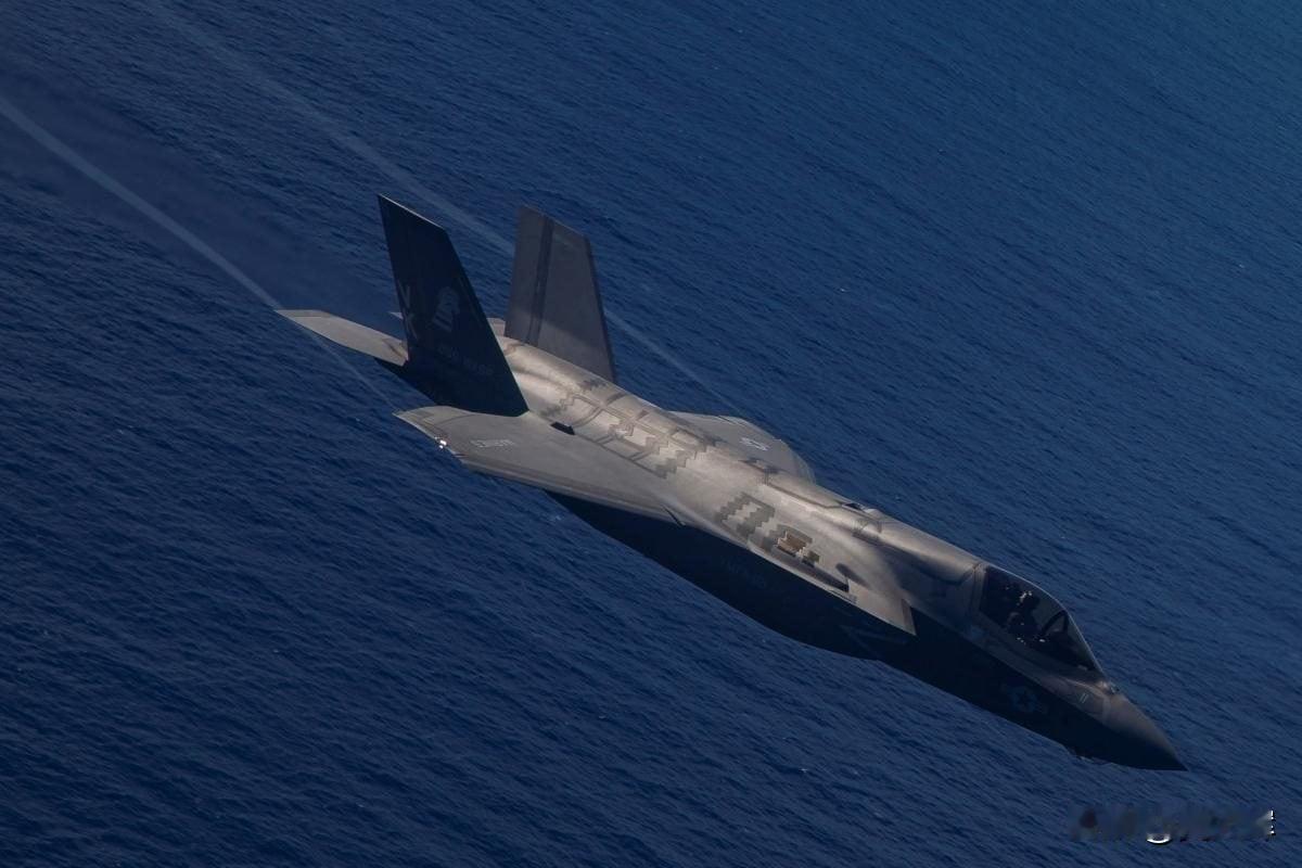 丹麦将采购16架新型F-35，该战斗机总数将达到43架 
 
10月10日，彭博