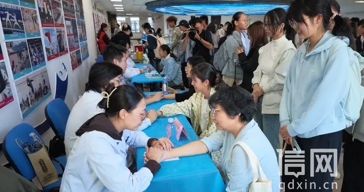 把优质服务送到青年学子身边 海慈医疗集团专家走进中国海洋大学