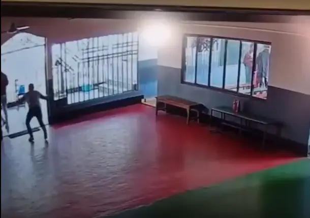 熊孩子们快期末考试了吧，接下来希望大家坚强一些，好好活着。

印度一个35岁工程