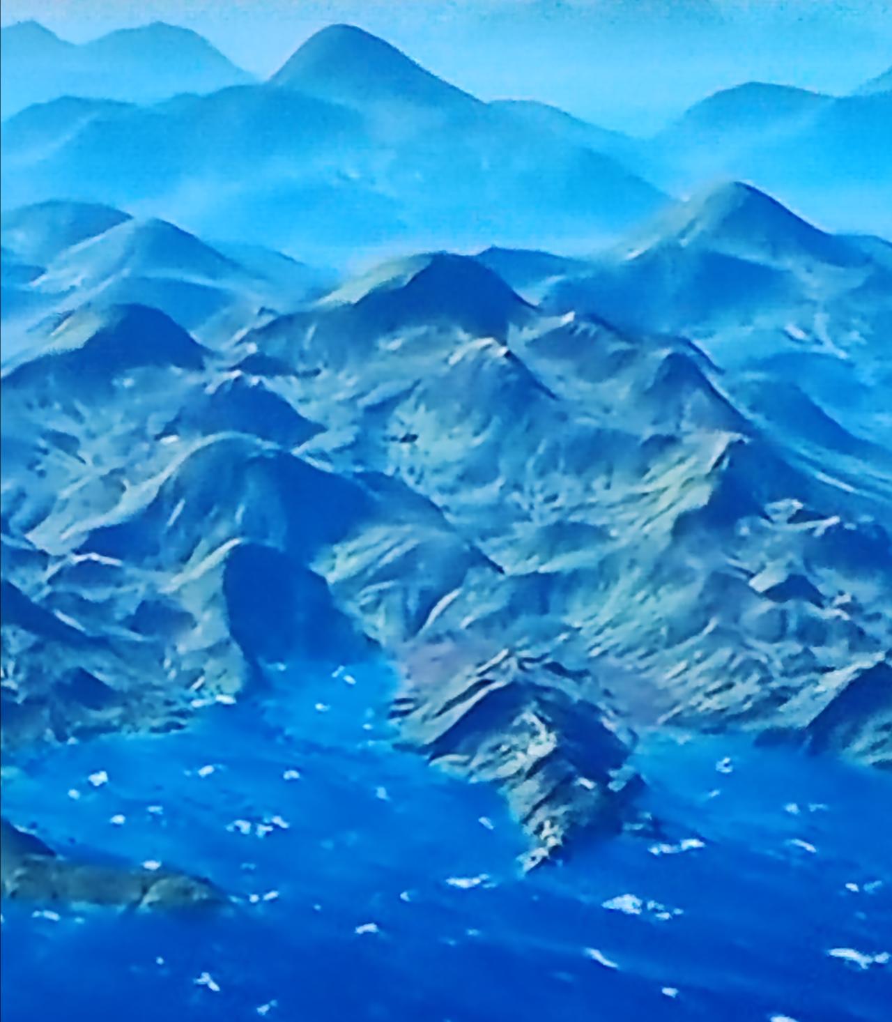 证书这东西，真不能随便扔。之前我整理房间，翻出了小时候的各种奖状证书，什么三好学