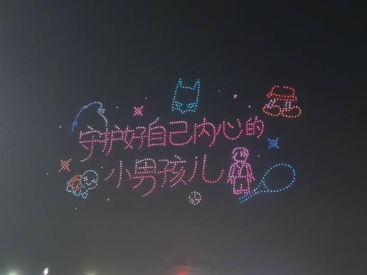 真服了张晚意和粉丝，太会表达爱了吧。看的心里暖暖的。 