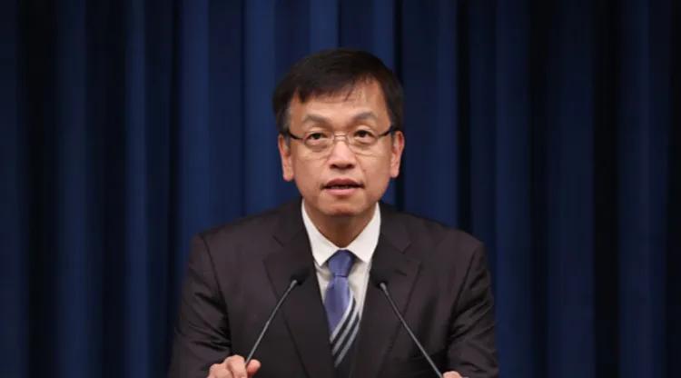 韩国代总统崔相穆向国民致歉，这位代总统看起来有点靠谱！

1.新官上任三把火，