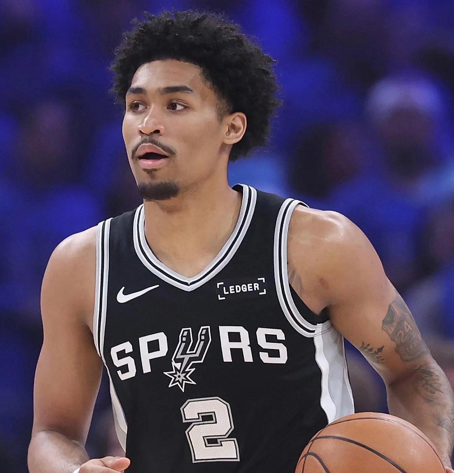 NBA 历史上后卫在单个季后赛期间以 65% 投篮命中率得到 15+ 分的比赛场