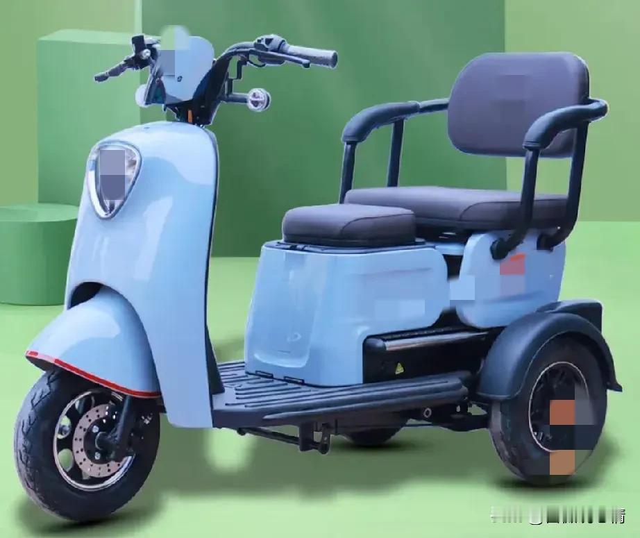 轻易许诺不可取

昨天晚上我和先生瘦哥骑着三轮车出去逛了一圈，回来半路的时候电车