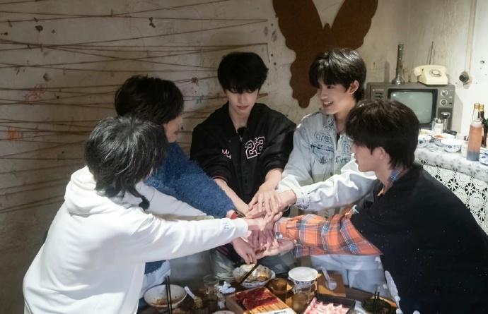 登陆少年团演唱会青岛官宣奔赴青岛，奔赴梦寐以求的相遇，TOP登陆少年演唱会官宣四