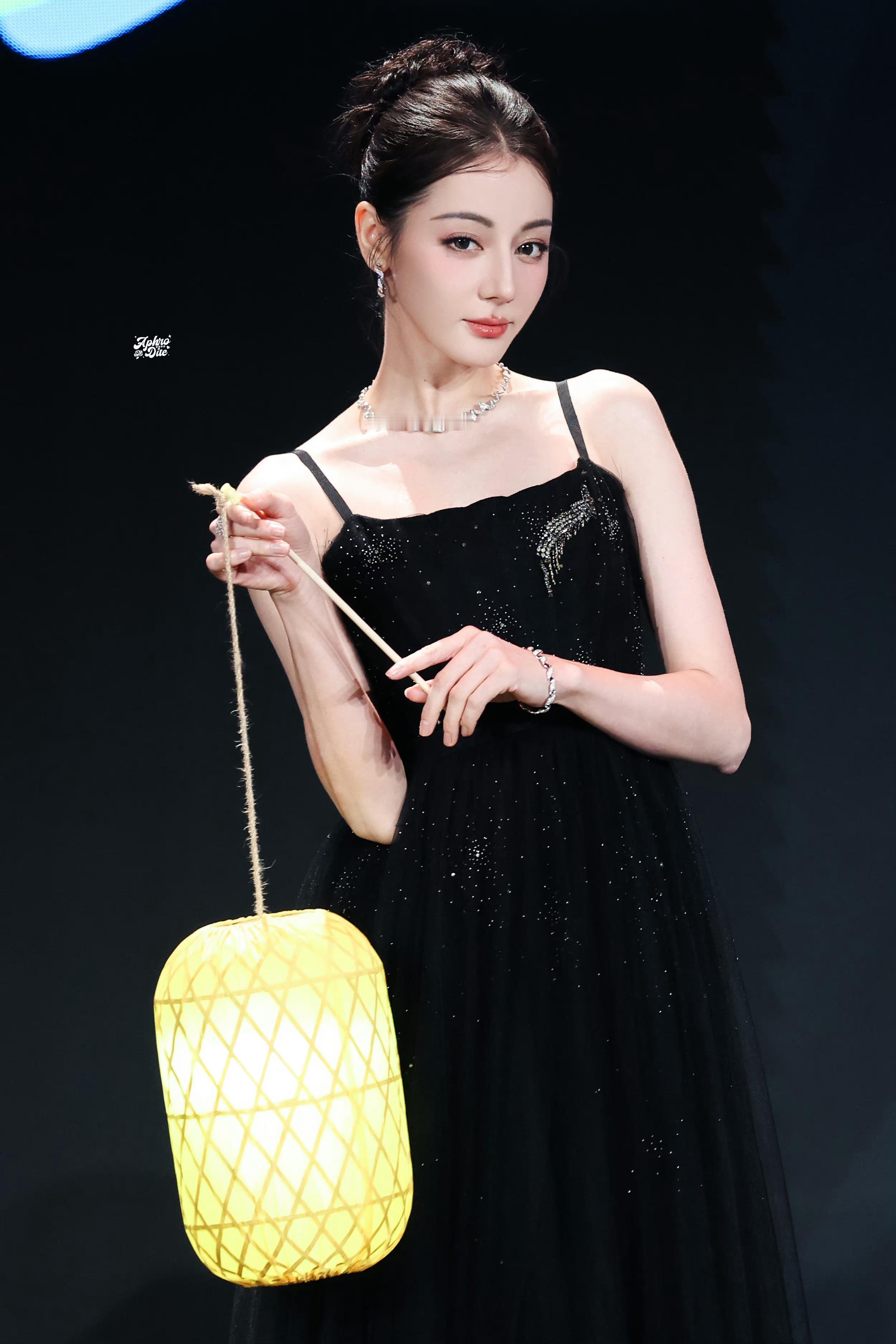 #迪丽热巴提灯三连拍#迪丽热巴真的随便一拍就是大片[awsl] ​​​