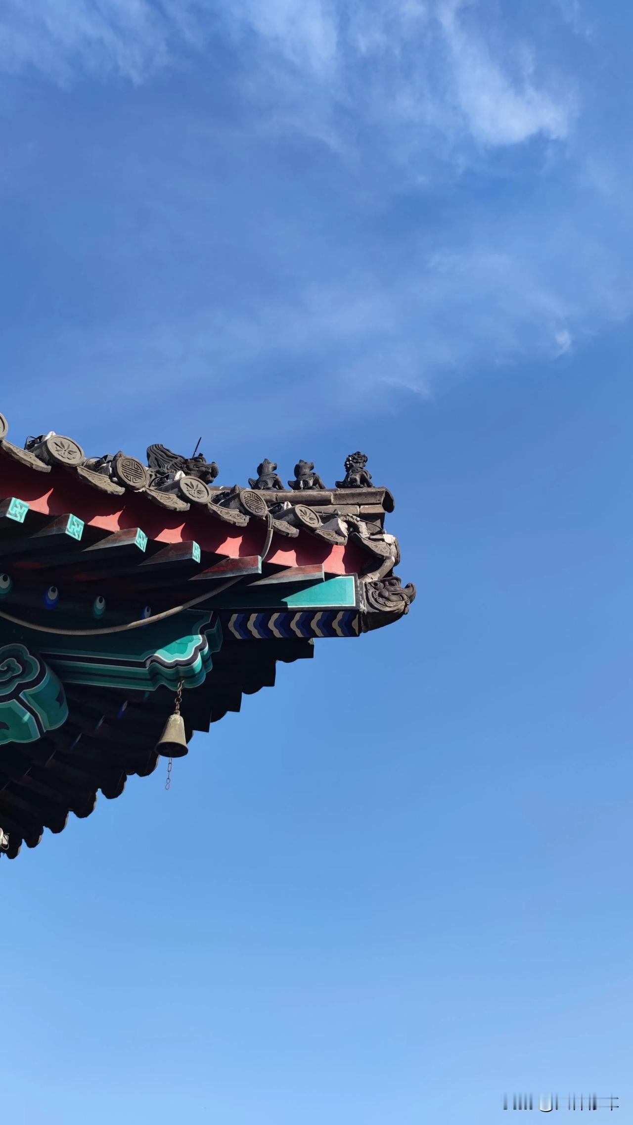 1:按照110公里时速撞上静止大卡车，后排不系安全带，基本没救。
2:车头起火和