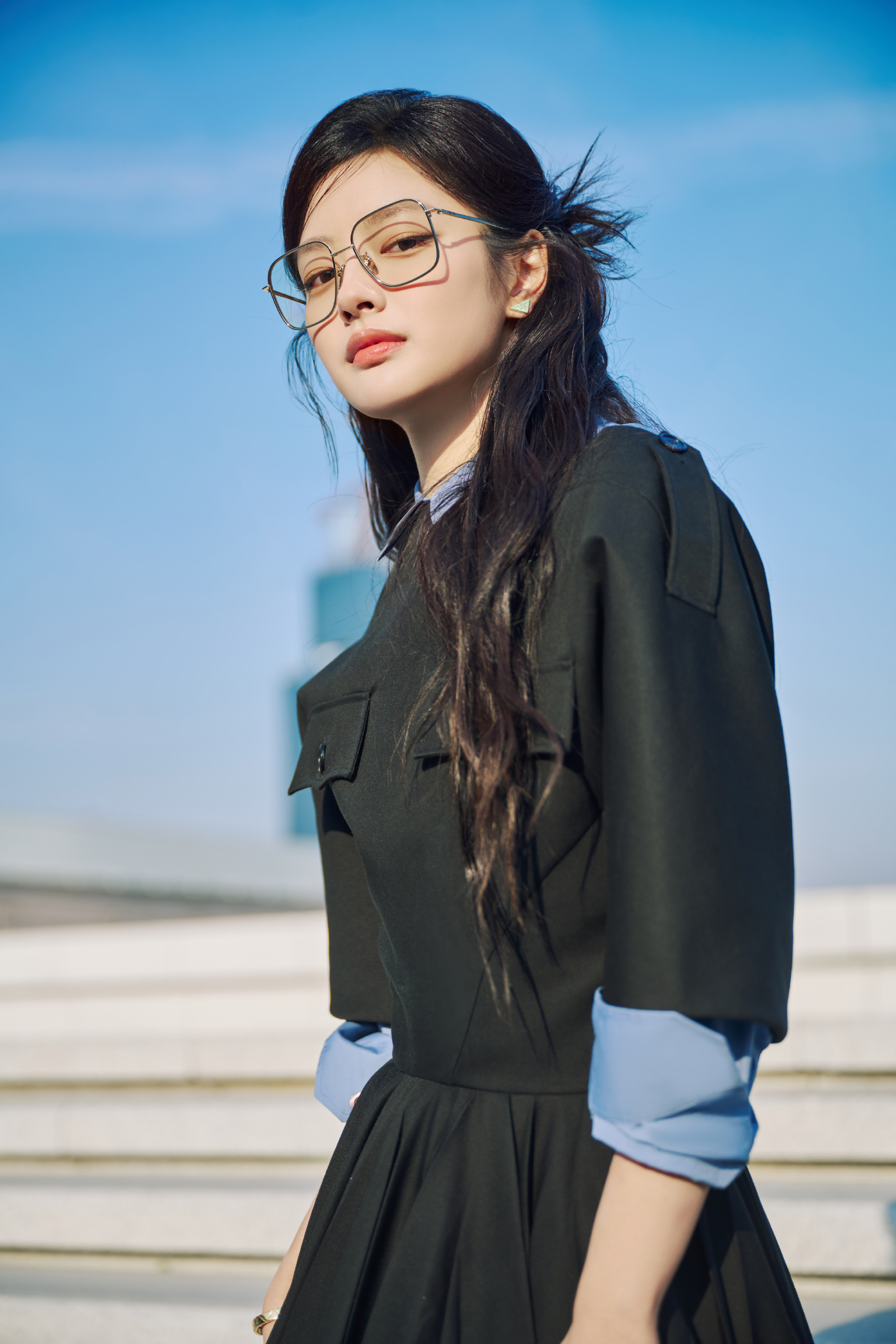 徐若晗 英语老师的即视感徐若晗在上海出席Prada品牌活动，身穿简约黑色连衣裙，